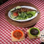 r8ae-Bebek-Asik-Surabaya-meals